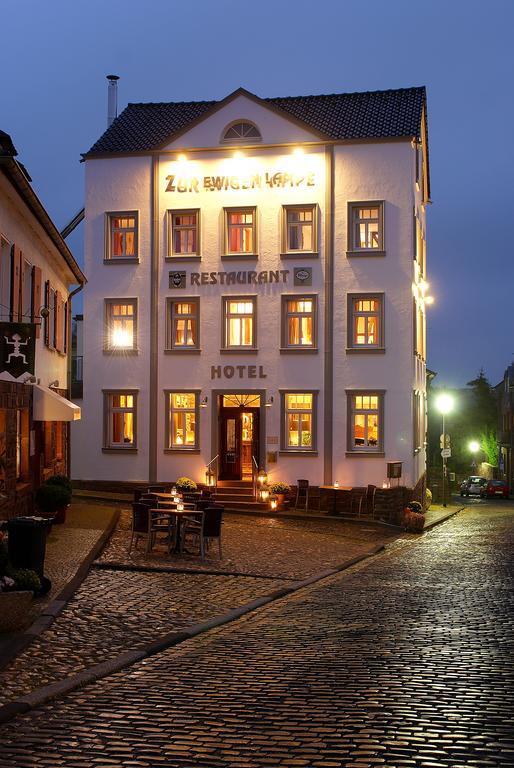 Zur Ewigen Lampe Romantisches Landhotel & Restaurant 니데겐 외부 사진