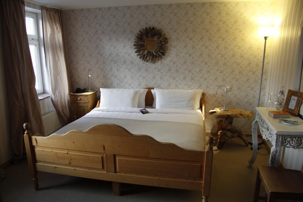 Zur Ewigen Lampe Romantisches Landhotel & Restaurant 니데겐 외부 사진
