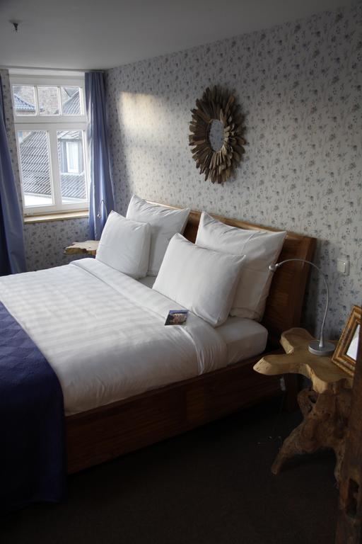 Zur Ewigen Lampe Romantisches Landhotel & Restaurant 니데겐 객실 사진