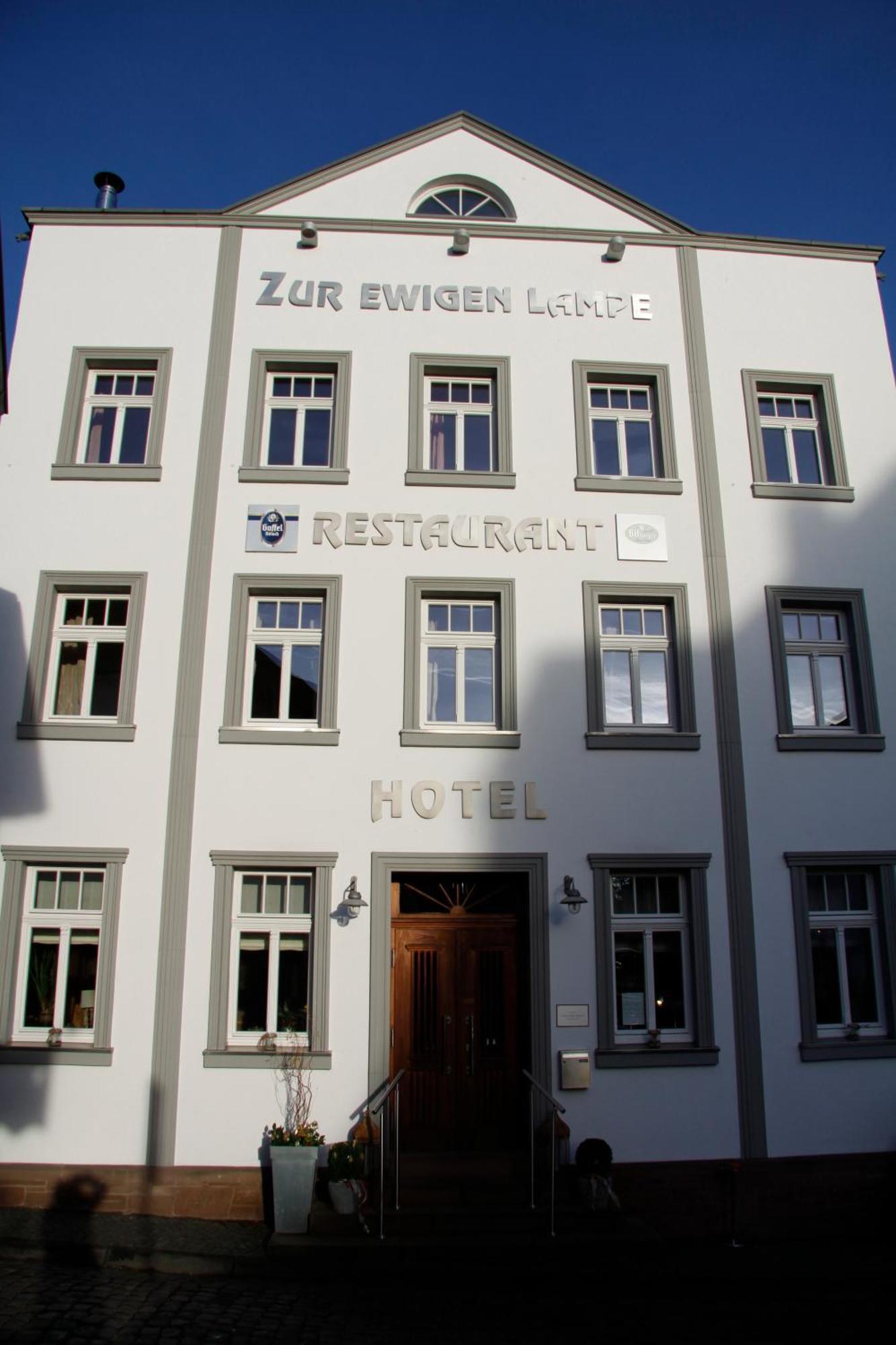 Zur Ewigen Lampe Romantisches Landhotel & Restaurant 니데겐 외부 사진