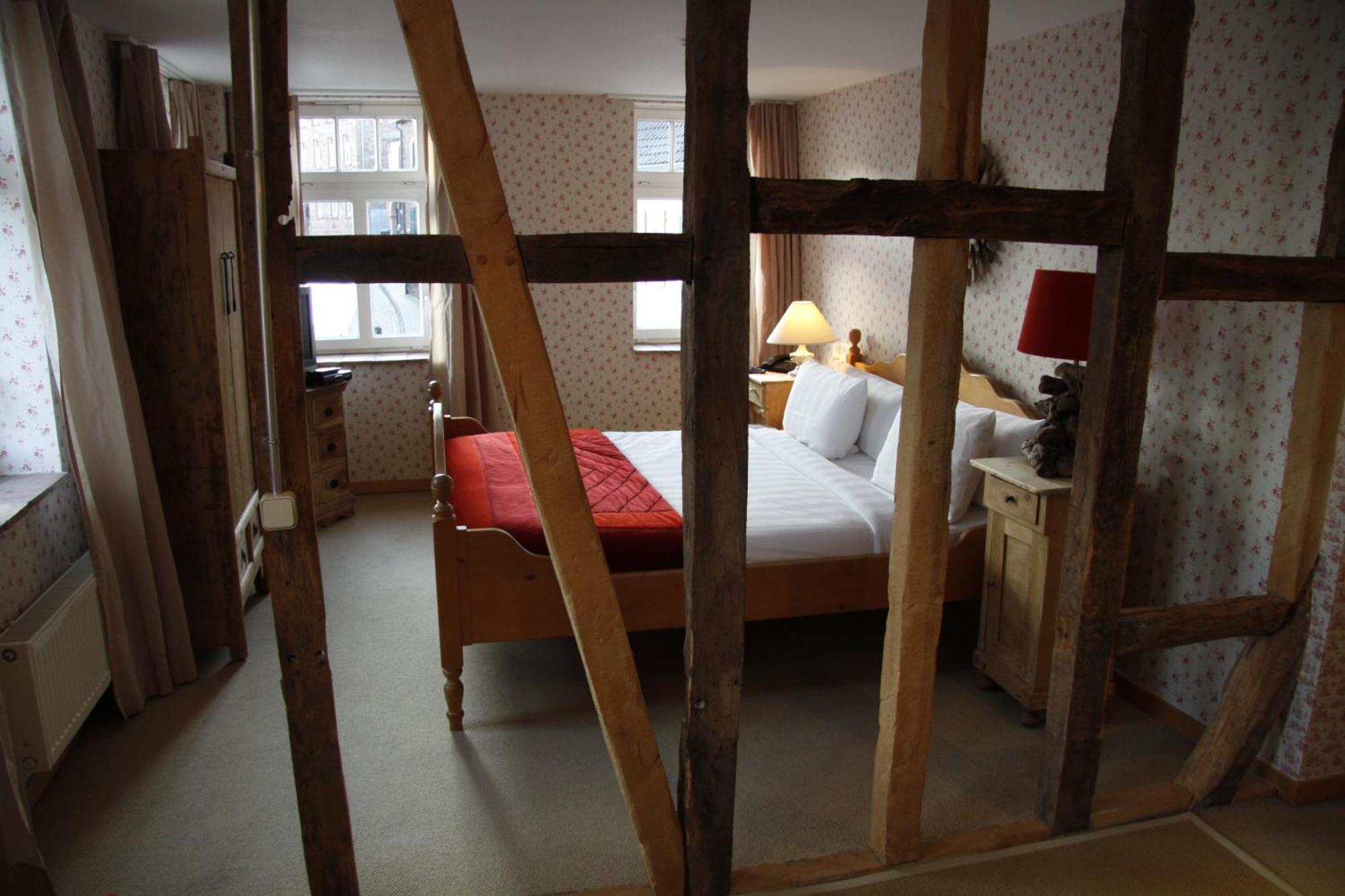 Zur Ewigen Lampe Romantisches Landhotel & Restaurant 니데겐 객실 사진